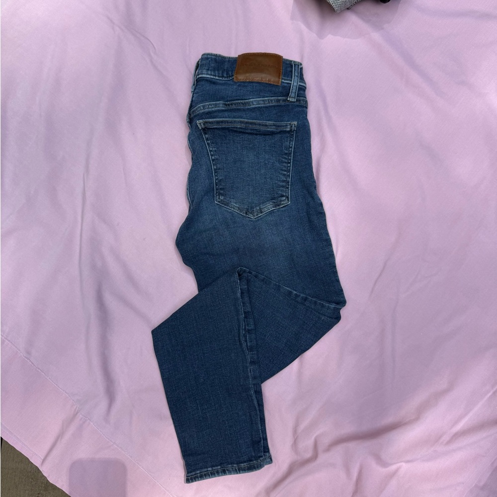 Lucky Brand Women's Skinny Jeans in Dark Blue with Brown Patch